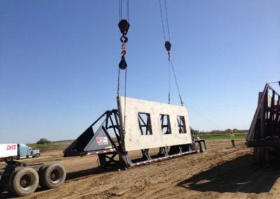 insulated-construction-panels-unloading-truck