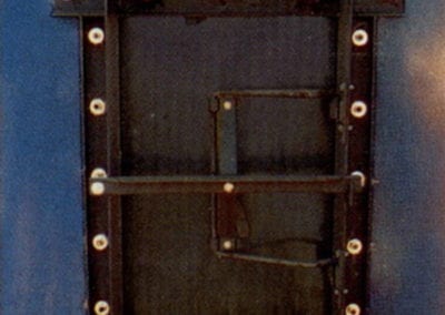 steel-door-spreader-close-up