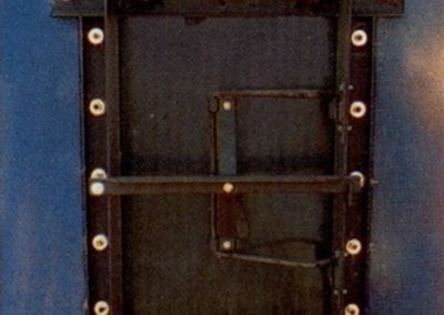 hanson-steel-door-spreader-close-up